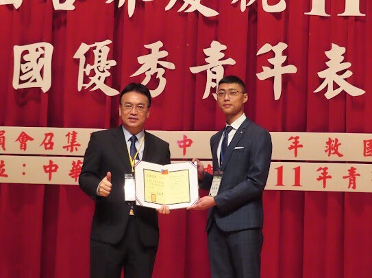 本校學生張振桓榮獲111年大專優秀青年圖片